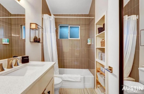 North University House | Quick Bike Ride to Central Austin from Quiet 1BD