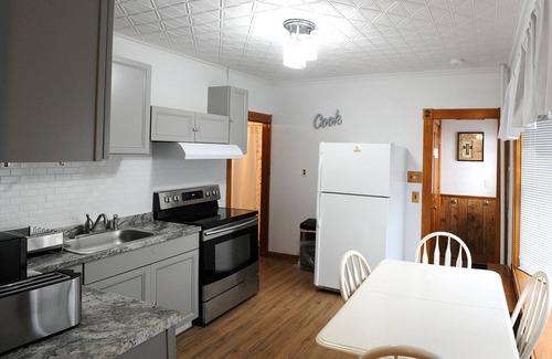 South Lowell Apartment | Quick drive to downtown Lowell and Tsongas Center! Great restaurants nearby.