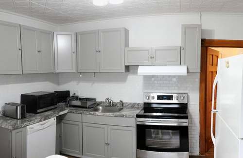 South Lowell Apartment | Quick drive to downtown Lowell and Tsongas Center! Great restaurants nearby.
