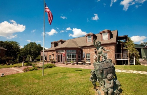 College Station Apartment | Quick Drive to Texas A&M | On-Site Pool + Business Center + Fitness Center