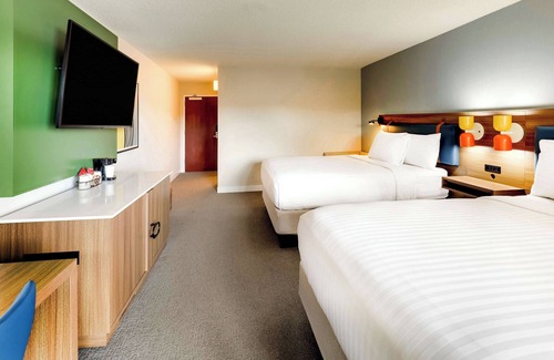 Oyster Point Hotel | Quick Escape! Pet-friendly Property, Onsite Parking!