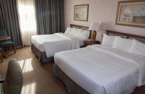 Raisin Hotel | Quick Fresno Stay – 3 Affordable Units w/Airport Shuttle & Nearby Dining