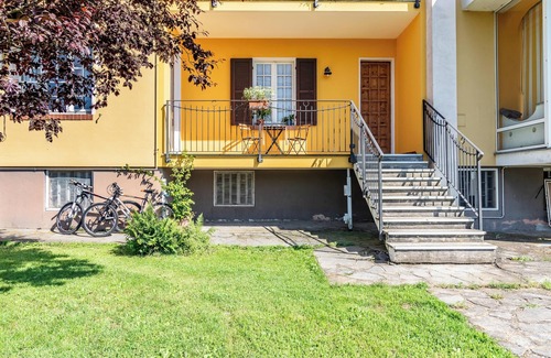Alice Castello Apartment | Quick Home - Garden - One Bedroom Apartment, Sleeps 2