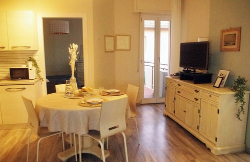 Finale Pia Apartment | Quick Home Wave - Two Bedroom Apartment, Sleeps 5