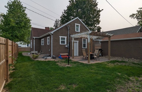 Sioux Falls House | Quick Trip Perfection : Comfy and Cozy