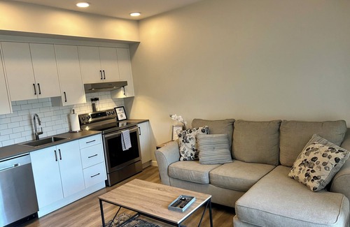 North End Apartment | Quick walk to Lakeside Boardwalk and Downtown shops & restaurants!