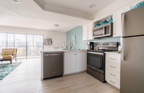 Jupiter Condo | Quick walk to the beach from top floor condo!