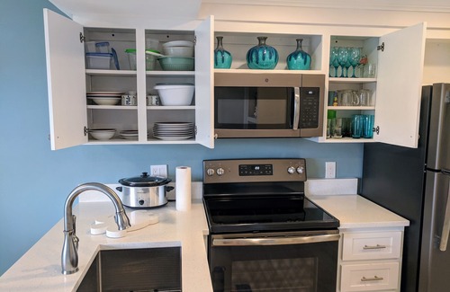 Jupiter Condo | Quick walk to the beach from top floor condo!