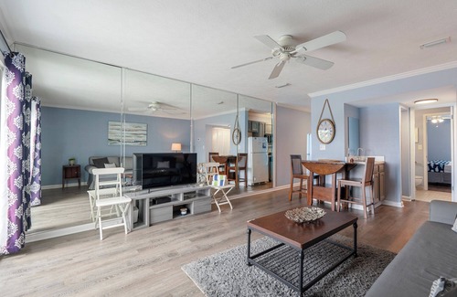 El Centro Beach Condo | Quick Walk to Beach! Includes Local Attraction Tickets!
