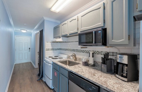 El Centro Beach Condo | Quick Walk to Beach! Includes Local Attraction Tickets!