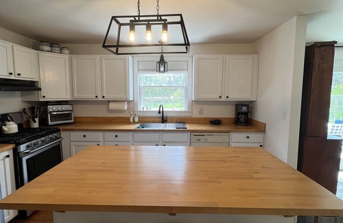 Quidnet House | Quidnet Home - Available August & September - New AC System