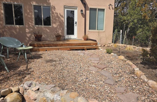 Vista Encantada Apartment | Quiet 1-bedroom apartment with private yard and mountain views in upscale area