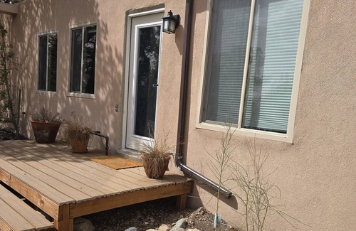 Vista Encantada Apartment | Quiet 1-bedroom apartment with private yard and mountain views in upscale area