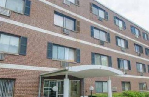 Brighton Apartment | Quiet 1-bedroom apartment with WiFi, AC, Pool in vibrant Boston