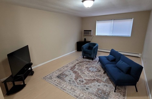 Brighton Apartment | Quiet 1-bedroom apartment with WiFi, AC, Pool in vibrant Boston