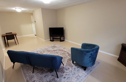 Brighton Apartment | Quiet 1-bedroom apartment with WiFi, AC, Pool in vibrant Boston