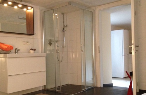 Bortfeld Apartment | Quiet 1 room basement apartment