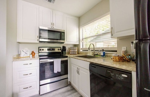 Gainesville House | Quiet 1-Story Townhome off I-75 by UF, Shands, VA, Celebration Pointe &Shopping!