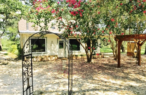 Driftwood House | Quiet 10-acre oasis in the heart of the Texas wine country
