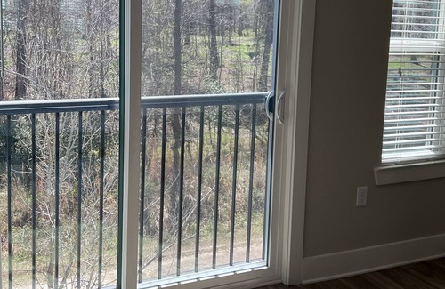 North Charleston Apartment | Quiet 1BD Carriage House w/KING BED & Pvt Garage