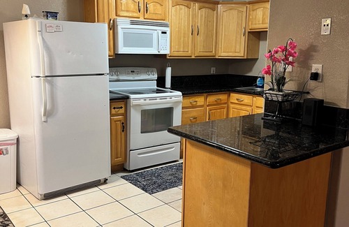 Fresno Condo | Quiet 1bed/1bath condo with free parking