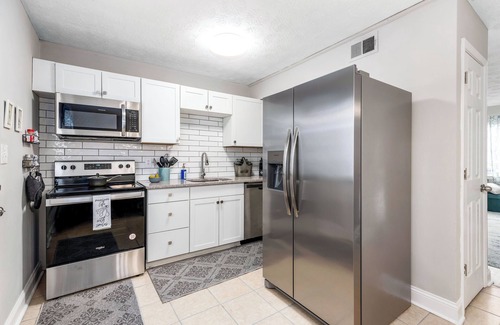 Gainesville Condo | Quiet 2/1.5 condo 5 min from NE Georgia Med Center & Gainesville Square 15+ day