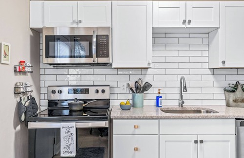 Gainesville Condo | Quiet 2/1.5 condo 5 min from NE Georgia Med Center & Gainesville Square 15+ day