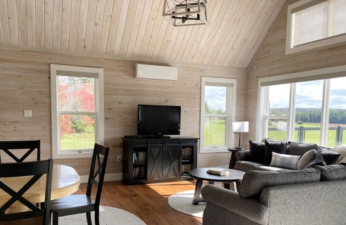French River Cottage | Quiet 2 Bedroom Cottage With Water View Of The Sou'West River