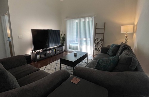 West Columbia House | Quiet 2 Bedroom Home minutes to Downtown and Airport (Pet Friendly)