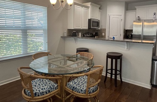 West Columbia House | Quiet 2 Bedroom Home minutes to Downtown and Airport (Pet Friendly)