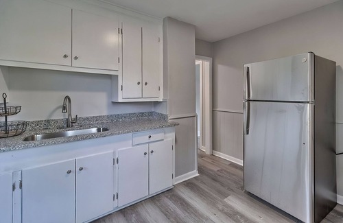 Rosewood House | Quiet 2 Bedroom Near Downtown