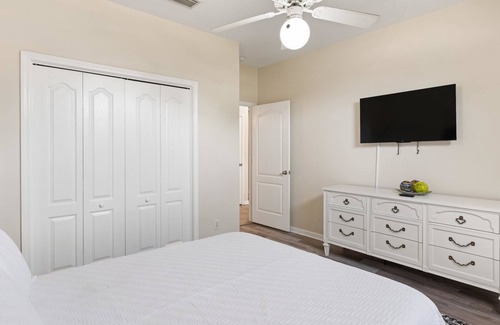 Dock Junction House | Quiet 2 bedroom - one level
