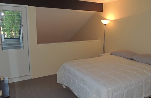 Halfmoon Bay House | Quiet, 2 bedroom partial ocean view townhouse in Halfmoon Bay, B.C.