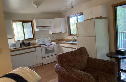 Lund Cottage | Quiet 2 Bedroom Suite (LUND)