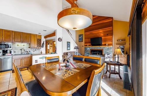 Wildernest Condo | Quiet, 2-level condo with mountain view & fireplace - near shops