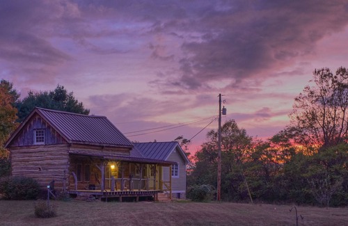 Arrington Cabin | Quiet 200 year old cabin with modern amenities.