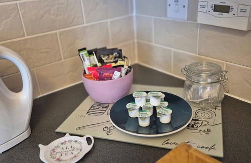 Cockett House | Quiet 2bedroom Home-garden-parking-family Friendly