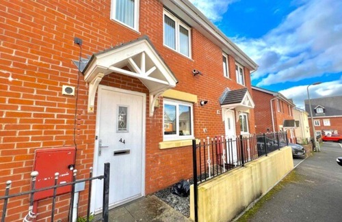 Cockett House | Quiet 2bedroom Home-garden-parking-family Friendly