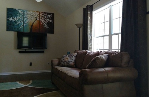 Twelve Oaks House | Quiet 2Br 2Ba Country Home. 3.7 Miles From Campus! Perfect For Game Weekends!