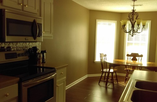 Twelve Oaks House | Quiet 2Br 2Ba Country Home. 3.7 Miles From Campus! Perfect For Game Weekends!