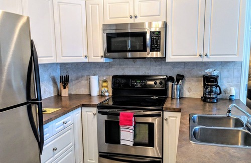 Stony Plain Condo | Quiet 2BR2Bath Close to Westview U/G Parking
