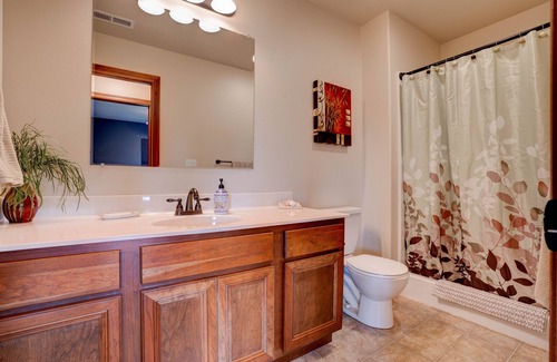 North Liberty House | QUIET 3 BED / 3 BATH WITH LARGE FENCED YARD!
