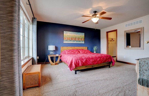 North Liberty House | QUIET 3 BED / 3 BATH WITH LARGE FENCED YARD!