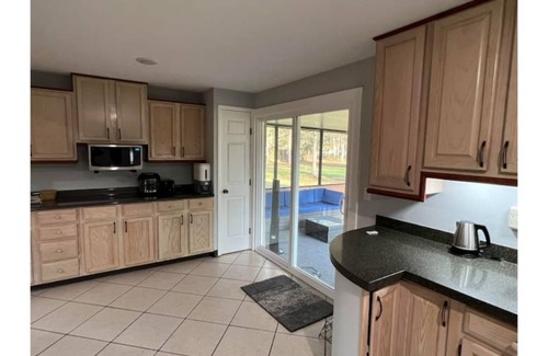 Middleburg House | Quiet 3 bedroom 2 bath home with screened in patio