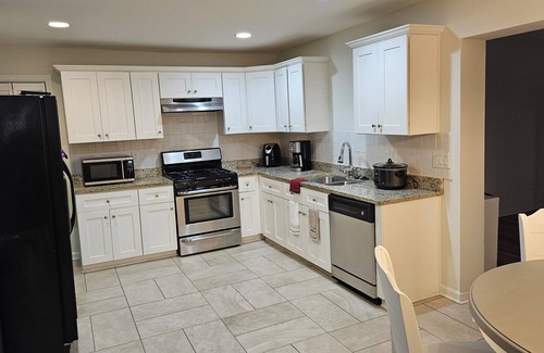 Marietta House | Quiet 3-bedroom bungalonear enchanting the historic Marietta Square