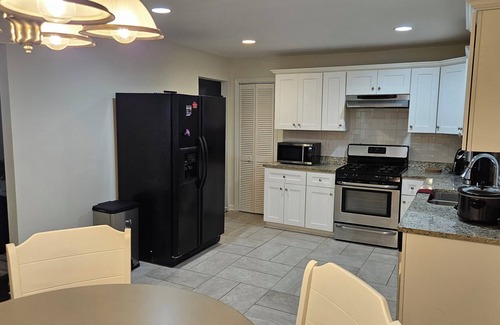 Marietta House | Quiet 3-bedroom bungalonear enchanting the historic Marietta Square