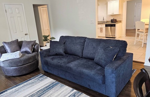 Marietta House | Quiet 3-bedroom bungalonear enchanting the historic Marietta Square