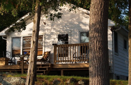 Crowes Landing Cottage | Quiet 3 Bedroom Cottage On Stoney Lake, Ontario