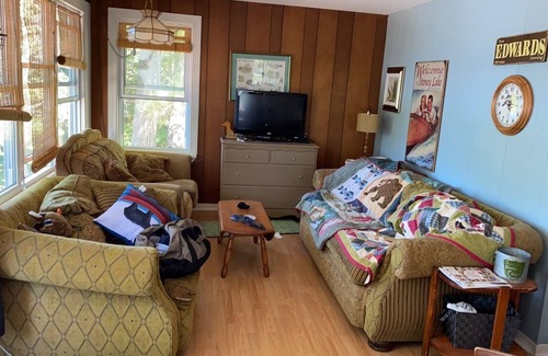 Crowes Landing Cottage | Quiet 3 Bedroom Cottage On Stoney Lake, Ontario