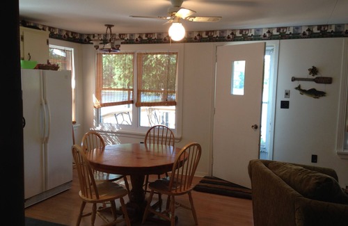 Crowes Landing Cottage | Quiet 3 Bedroom Cottage On Stoney Lake, Ontario